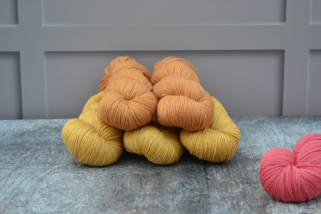 Hand Dyed Yarn, dyed with natural dyes - Merino 