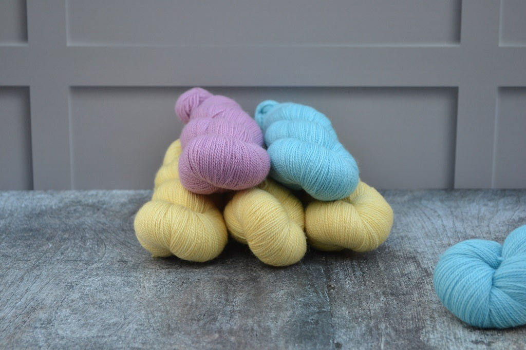 Hand Dyed Yarn, dyed with natural dyes - Organic Merino