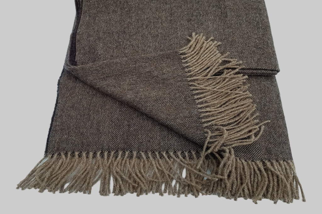Welsh blanket Neyland. Nutmeg brown throw blanket with fringes.