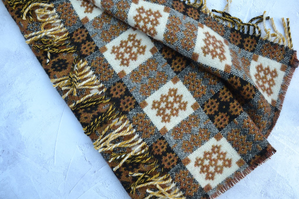 Welsh blanket - hand woven in Wales and finished with long purled fringes