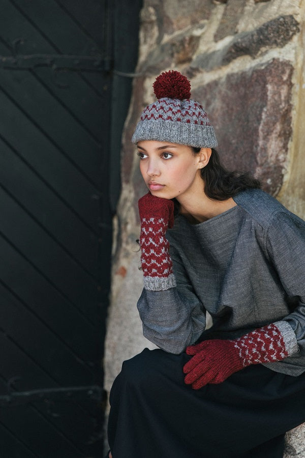 Laine Books - The Knitted Fabric by Dee Hardwicke 1