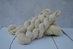 Vegan yarn - Undyed yarn in 100 gram skeins